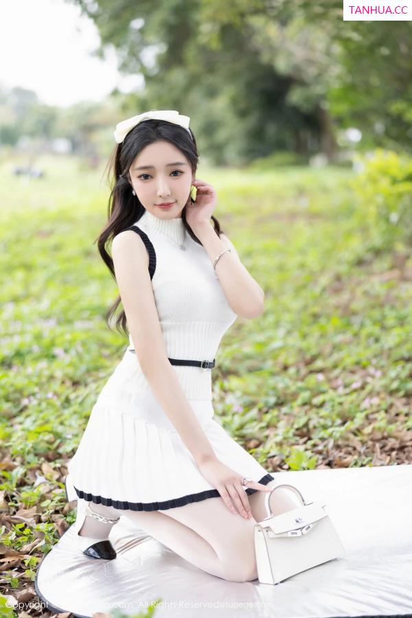 王馨瑶  [XiuRen]高清写真图 2024.04.02 No.8334 王馨瑶yanni 丝袜美腿第13张图片